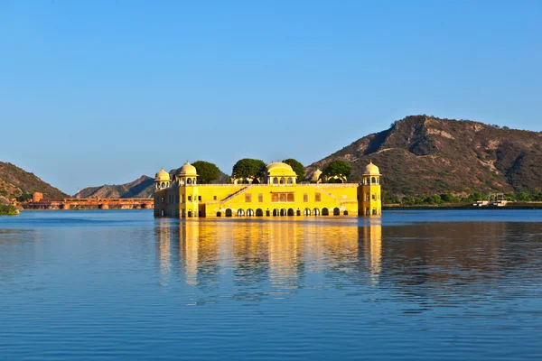 Palácio da Água (Jal Mahal) em Man Sagar Lake. Jaipur, Rajasthan, I — Fotografia de Stock