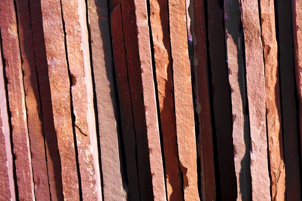 敷石、赤の色合いの長方形の石からの背景 — ストック写真