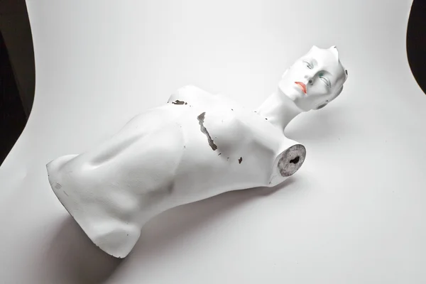 女性の破損した人形の胴体 — ストック写真