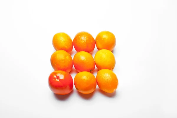 Oranges organised in square pattern — Stock Photo, Image