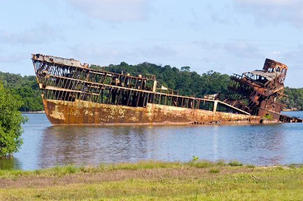 Wrecked freighter — Stock Photo, Image