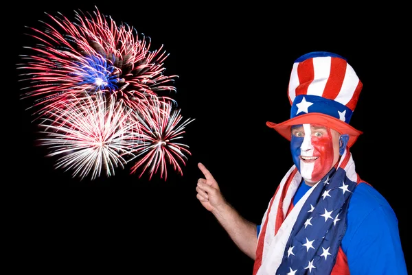 Patriotischer Mann und Feuerwerk — Stockfoto