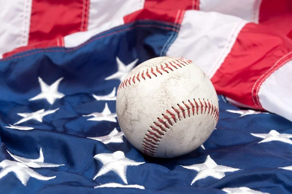 Beisebol na bandeira americana — Fotografia de Stock