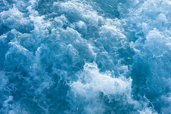Wirbelndes blaues Ozeanwasser — Stockfoto
