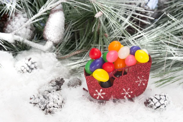 Різдвяні цукерки в санчатах — стокове фото
