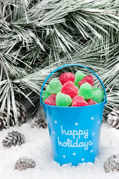 Decoratieve emmer van Kerstmis candy — Stockfoto