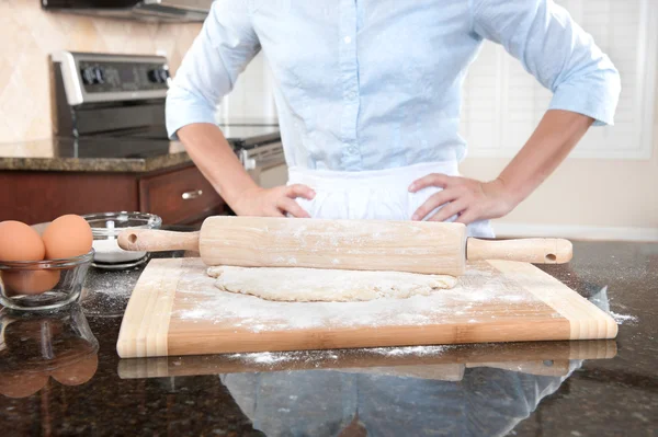Woman contemplating baking duties — Stock Photo, Image