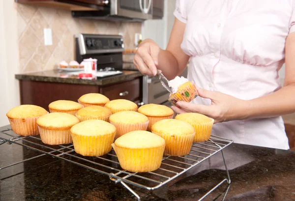 Baking cupcakes — Stock Photo, Image