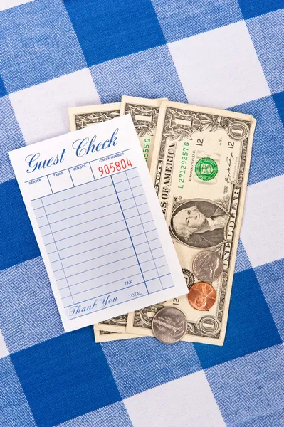 Mahlzeit-Check mit Wechselgeld — Stockfoto