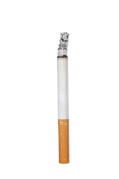 Beyaz üzerine yanan sigara — Stok fotoğraf