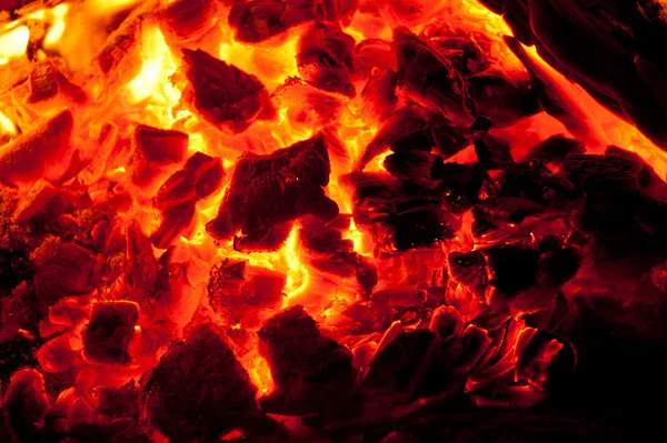 Yakacak odun yanan — Stok fotoğraf