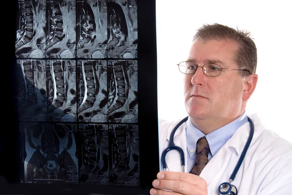 Доктор и рентген — стоковое фото