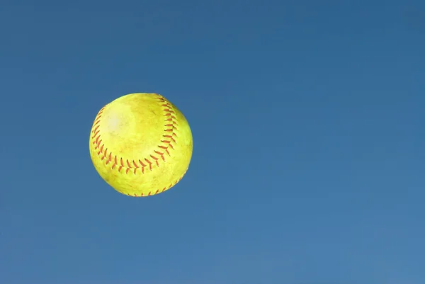 Zelený softball — Stock fotografie