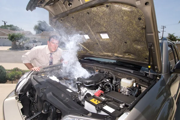 Man and his over heated car — Zdjęcie stockowe