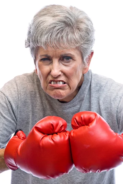 Бабушка и боксерские перчатки — стоковое фото