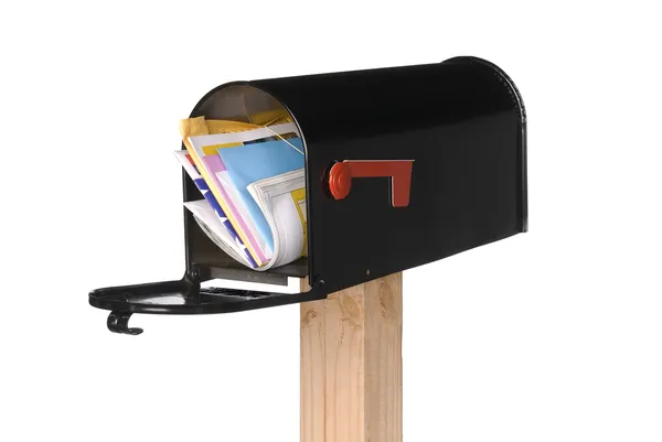 Caixa de correio aberta isolada com correio — Fotografia de Stock