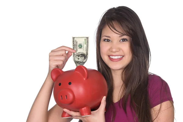 Žena dát peníze v bance prasátko — Stock fotografie
