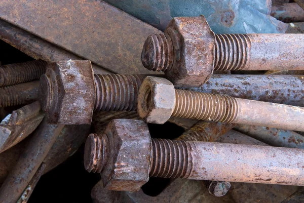 Cuatro viejos tornillos oxidados —  Fotos de Stock