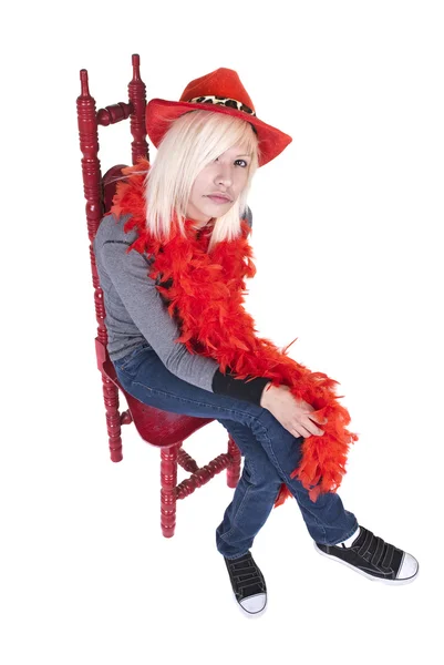 Tiener dragen feather boa en hoed — Stockfoto