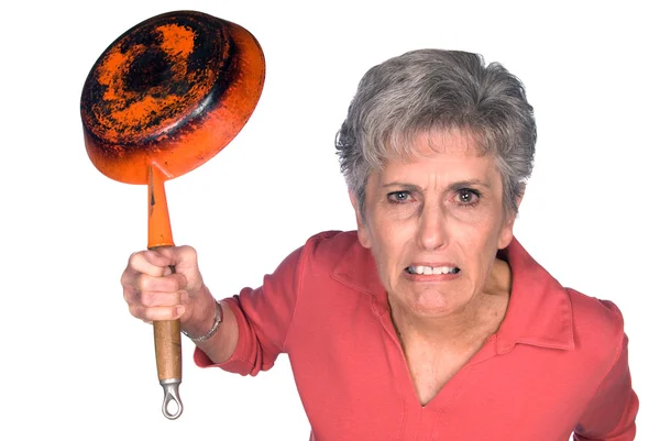 Femme en colère avec poêle à frire — Photo