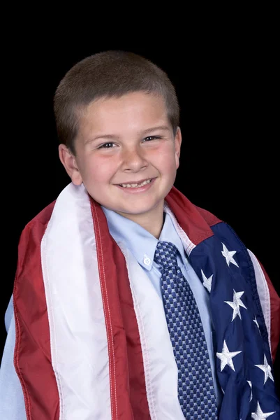 美国国旗在肩膀附近的男孩 — 图库照片