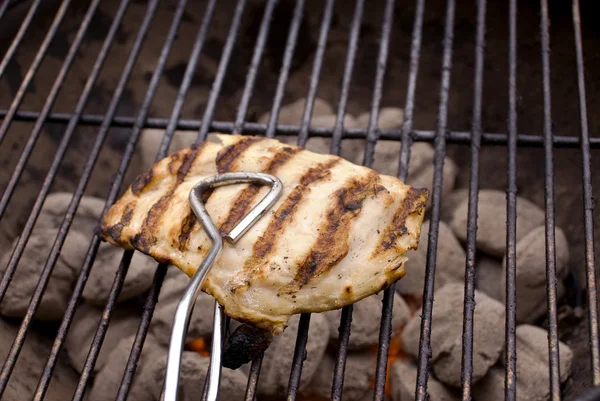 Barbecued chicken breast on barbecue — Stock Photo, Image