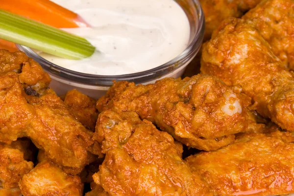 Hot wings with dipping sauce — Stock Photo, Image