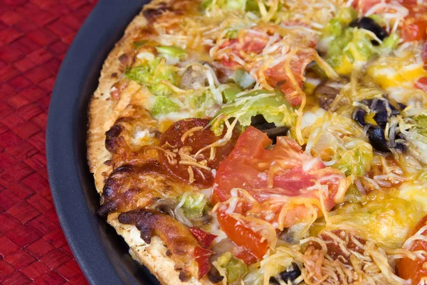 Pizza caliente al horno —  Fotos de Stock