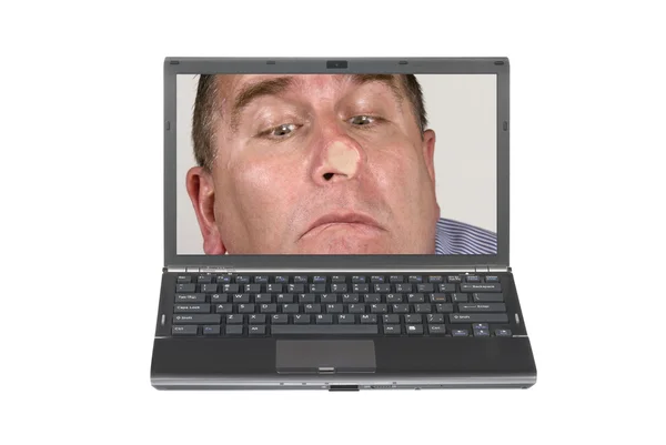 Laptop und neugieriger Mann — Stockfoto