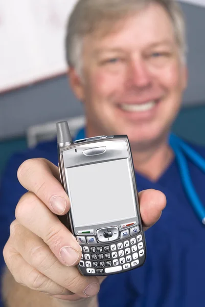 Médecin et téléphone portable — Photo