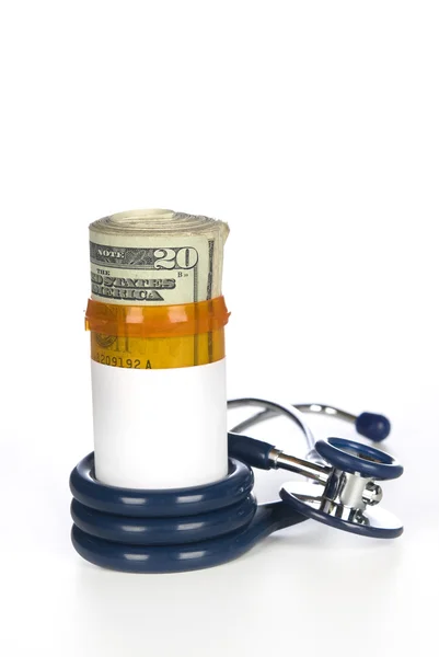Medicina e estetoscópio com pagamento em dinheiro — Fotografia de Stock