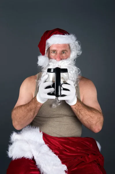 Papai Noel bebendo um pote de café — Fotografia de Stock