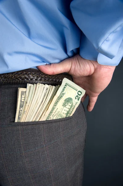 Empresario con dinero en efectivo en el bolsillo trasero —  Fotos de Stock