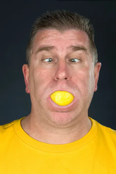 Man sucking on lemon — Stock Photo, Image
