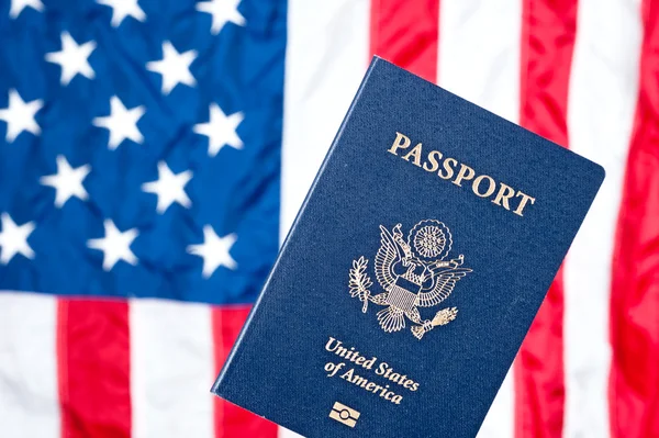 Americká vlajka a pas — Stock fotografie