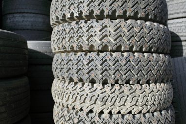 Old spiked tires clipart