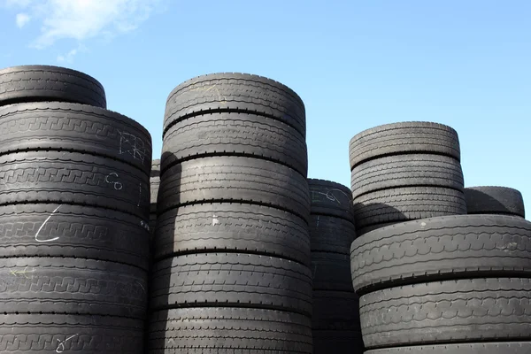 Neumáticos viejos —  Fotos de Stock