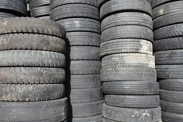 旧汽车轮胎 — 图库照片