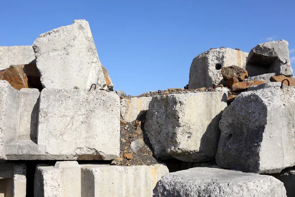 Verslechterende betonnen blok — Stockfoto