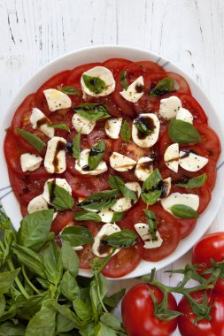 Caprese salatası