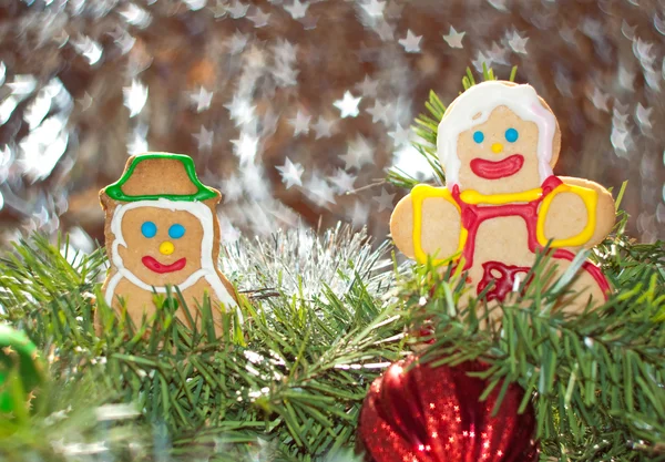 Mr and Mrs Snowman cookie in Christmas wreath — Stock Photo, Image