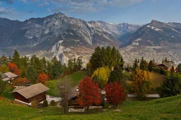 Zwitserse Alpen dorp — Stockfoto