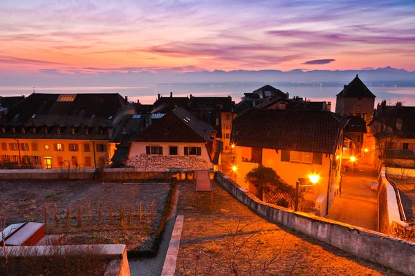 Nyon, Schweiz på sunrise — Stockfoto