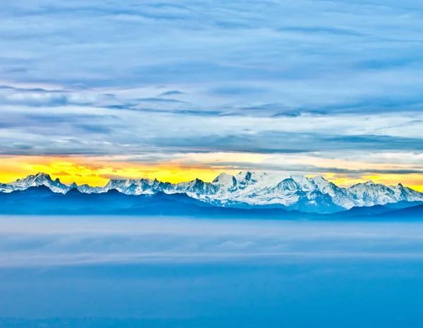 Chablais Alpes ao nascer do sol — Fotografia de Stock