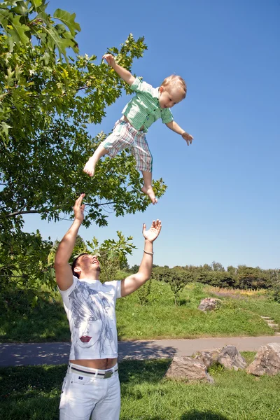Létající chlapec — Stock fotografie