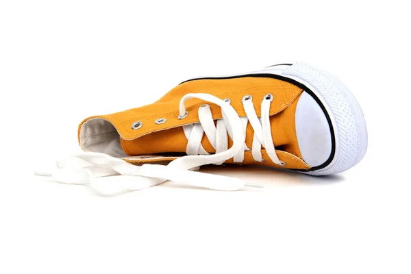 Stijlvolle gele sneaker met witte schoenriem — Stockfoto