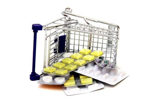 Toppled carrinho de compras com medicamentos — Fotografia de Stock