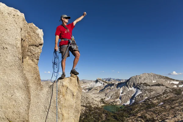 Rock climber celebrates on the summit. — Stock Photo, Image