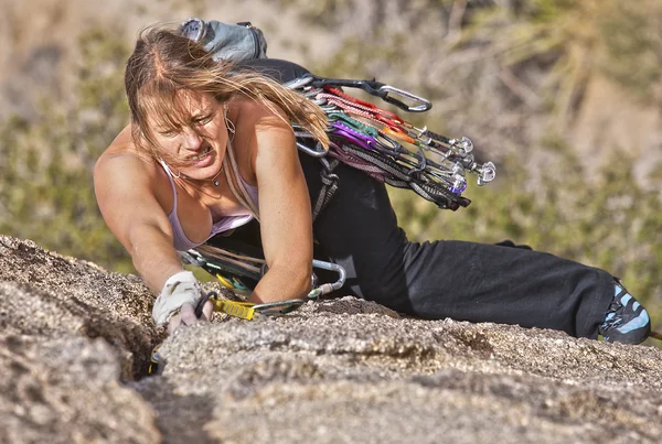 Kadın dağcı. — Stok fotoğraf