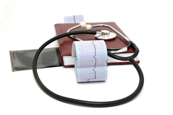 Elektrokardiyogram doktor stetoskop ile
